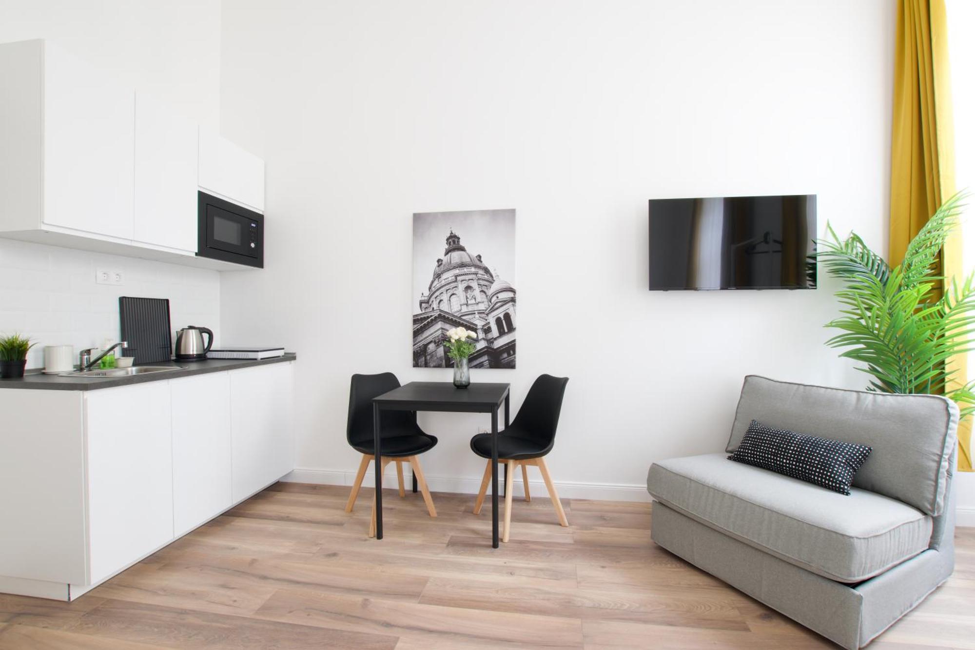 Standard Apartment By Hi5- Rakoczi Studio — Photos 3